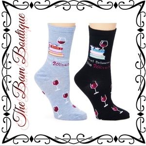 ‘Read Between the Wines' Sock Set